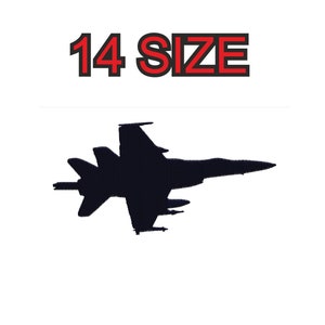 Op de afbeelding: Een zwart silhouet van een straaljager tegen een witte achtergrond. Boven de straaljager staat de tekst "14 SIZE" in rode letters met een zwarte omtrek. De afbeelding is een eenvoudig grafisch ontwerp.