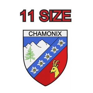 Könnte beinhalten: Ein roter und blauer gestickter Aufnäher mit dem Text "CHAMONIX" und einem stilisierten Bild einer Bergkette, einer Kiefer, vier weißen Edelweißblüten und einem gelben Steinbock.