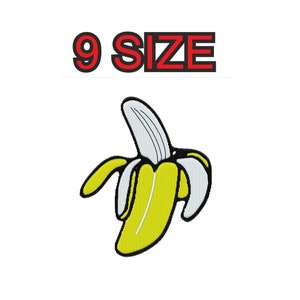 Peut inclure: Une banane jaune avec une peau blanche, la banane est pelée et la peau est enroulée autour de la banane. L'image a le texte "9 SIZE" au-dessus de la banane.