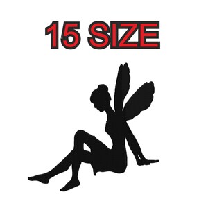 Peut inclure: Silhouette noire d'une fée avec des ailes assise, les jambes croisées. Le texte "15 SIZE" est au-dessus de la fée.