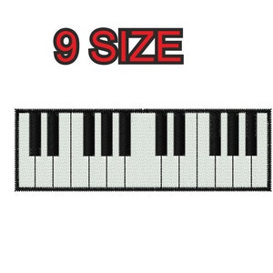 Peut inclure: Clavier de piano noir et blanc avec 9 tailles différentes disponibles. Le clavier est bordé de noir.