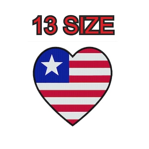 Può includere: Toppa a forma di cuore con il design della bandiera americana. L'angolo in alto a sinistra è blu con una stella bianca, e il resto ha strisce rosse e bianche. Il testo "13 SIZE" è sopra il cuore.