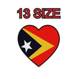 Peut inclure: Un cœur rouge avec une étoile blanche et un motif triangulaire jaune et noir, représentant le drapeau du Timor oriental. Le texte "13 SIZE" est au-dessus du cœur.