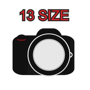 Op de afbeelding: Zwart camera-icoon met een witte cirkel in het midden en de tekst "13 SIZE" in rood boven de camera.
