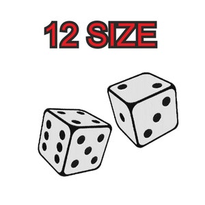 Puede incluir: Dos dados blancos con puntos negros. Los dados están en una posición de tirada aleatoria. El texto "12 SIZE" está por encima de los dados.