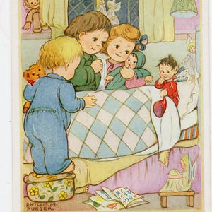 Antica cartolina d'epoca di T Phyllis Purser - bambini nella cameretta dei bambini, giocattoli e bambole, ora di andare a letto, pigiama party, folletti, fate, fate