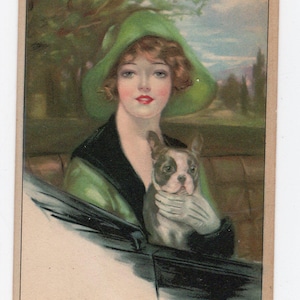 Cartão postal glamoroso vintage com mulher e buldogue francês - Frederick Duncan, assinado pelo artista, Art Déco, automóvel, retrato em aquarela, Reinthal Newham