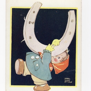 Vintage Mabel Lucie Attwell Kunstpostkarte - kleines Mädchen, riesiges silbernes Hufeisen, Good Old Gee Gee, Pferde, Glückskarte, neuer Job, neues Zuhause