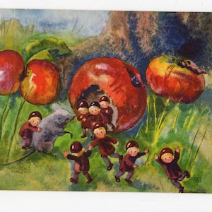 Carte postale antique d'art de fée de lutin - petite souris grise, artiste signée, lutins dans des chapeaux de gland, art mignon d'enfance, fantaisie, animaux