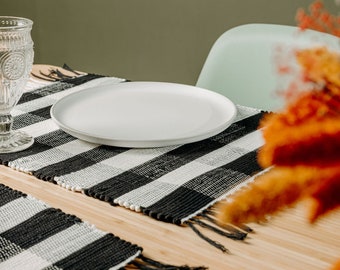 Set of 8 black and white placemats | Handmade woven placemats | Home decor | Kitchen decor | Portuguese handicrafts