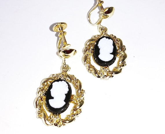 Vintage cameo clips, cameo clip earrings, black white cameo, girl cameo earrings #287