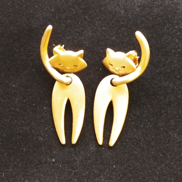 Vintage JJ earrings, JJ cat earrings,  cat dangle earrings, funny cat earrings #142