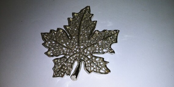 Maple leaf brooch, Sarah Coventry pin, Sarah Cov … - image 2