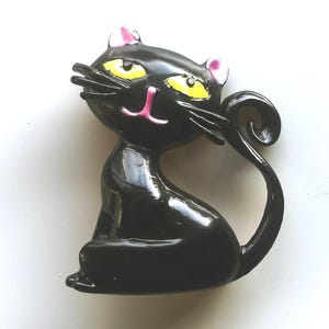 Black cat pin, Vintage cat brooch, black cat brooch, enamel cat pin, Halloween brooch pin #151