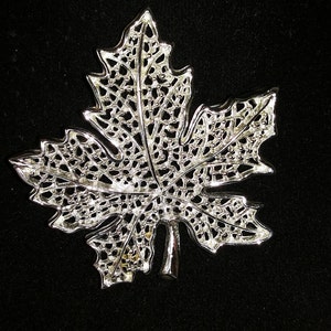 Maple leaf brooch, Sarah Coventry pin, Sarah Cov brooch, silver leaf brooch, maple leaf brooch, maple leaf pin, lacy silver brooch #593