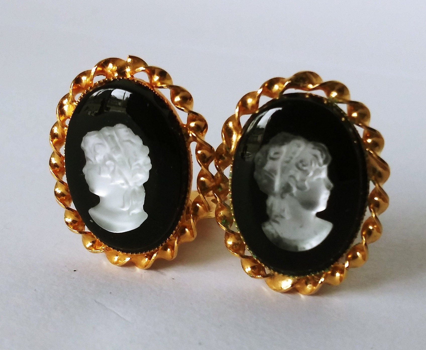 Amazon.com: Gothic Lolita Skull Cameo Dangle Earrings Black on White Silver  Finish Frame: Dangle Earrings: Clothing, Shoes & Jewelry