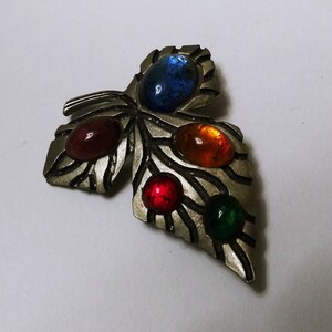 JJ leaf brooch, JJ leaf pin, JJ silver leaf brooch, cabochon pin brooch, bright festive pin #929