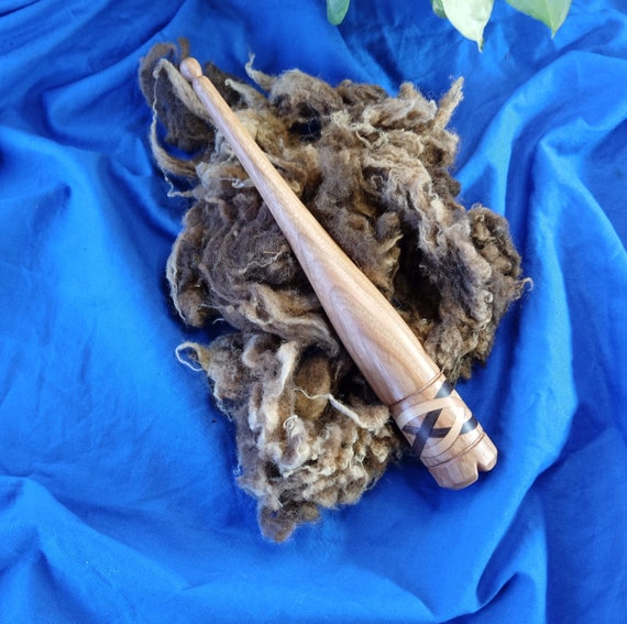 Cherry Dealgan Drop Spindle with Celtic Knot - Scottish Spinning Tool