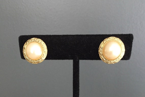 Floral Gold Tone Pearl Clip On Earrings Flower Wr… - image 1