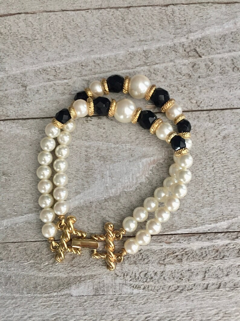 Two Strand Black White Bead Bracelet Faceted Glass Beads Graduated Faux Pearls Gold Tone Spacers Clasp Dressy Vintage 1980s 1990s Gift