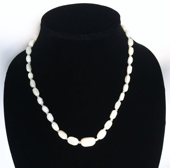 Mother Of Pearl Necklace Graduated Pearls Shell Choker White Glass Spacers Boho Lanyard Clasp Iridescent