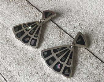 Sterling Silver Mother of Pearl Fan Shape Dangle Drop Pierced Earrings Vintage Black Inlay Scallop Triangle Push Back Earrings Signed MEXICO