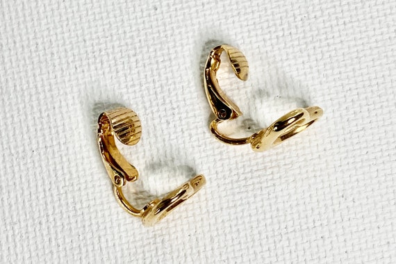 Gold Tone Heart Clip On Earrings Vintage 1980s 19… - image 3