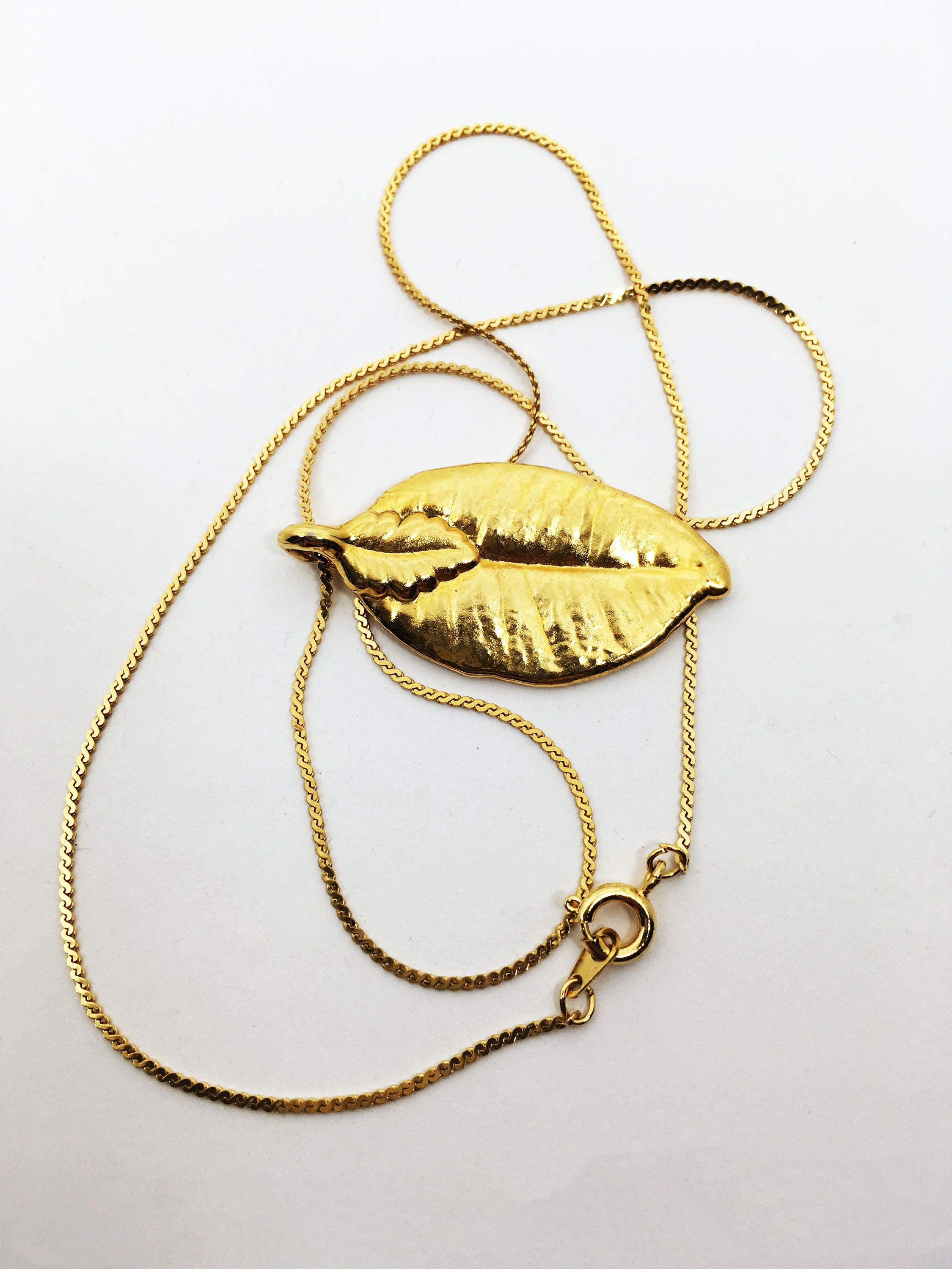 Gold Tone Leaf Chain Necklace Metallic Leaves Pendant Vintage Etsy