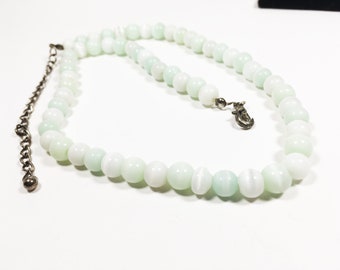Pastel Green White Marbled Glass Beads Vintage Beaded Collar Necklace