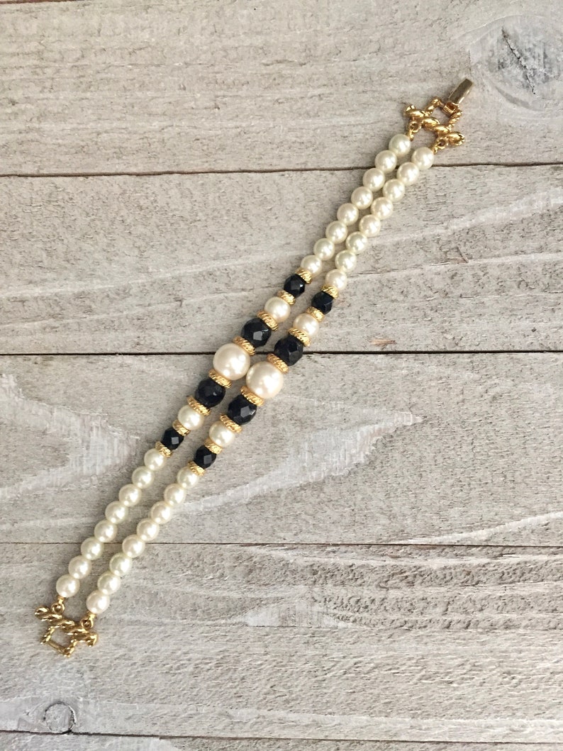 Two Strand Black White Bead Bracelet Faceted Glass Beads Graduated Faux Pearls Gold Tone Spacers Clasp Dressy Vintage 1980s 1990s Gift