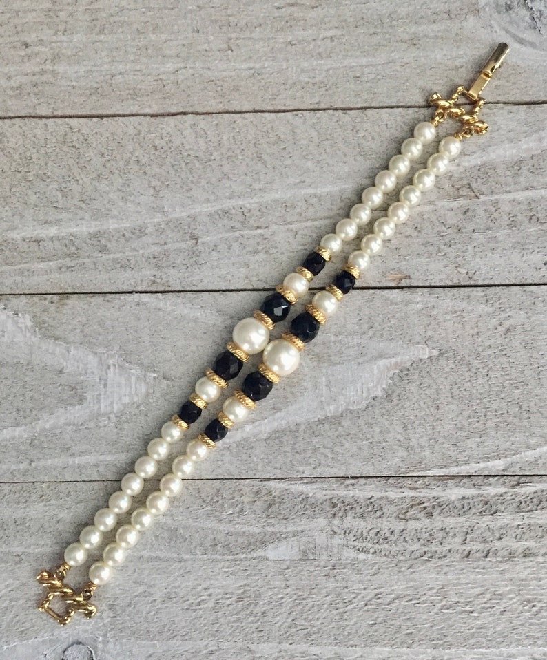 Two Strand Black White Bead Bracelet Faceted Glass Beads Graduated Faux Pearls Gold Tone Spacers Clasp Dressy Vintage 1980s 1990s Gift