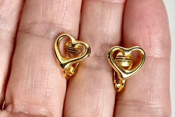 Gold Tone Heart Clip On Earrings Vintage 1980s 19… - image 2