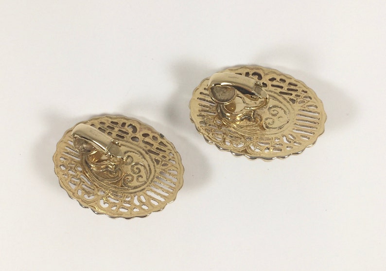 Gold Tone Filigree /& Blue Oval Cabochon Clip On Earrings Vintage 1980s 1990s Large Unsigned 1928 Designer Dome Clip Ons
