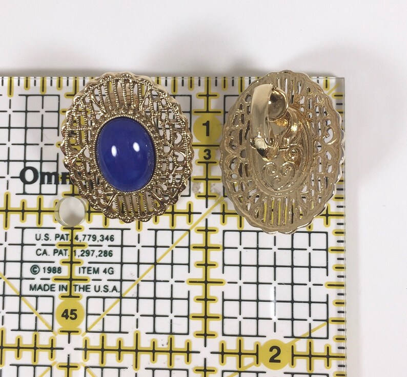 Gold Tone Filigree /& Blue Oval Cabochon Clip On Earrings Vintage 1980s 1990s Large Unsigned 1928 Designer Dome Clip Ons