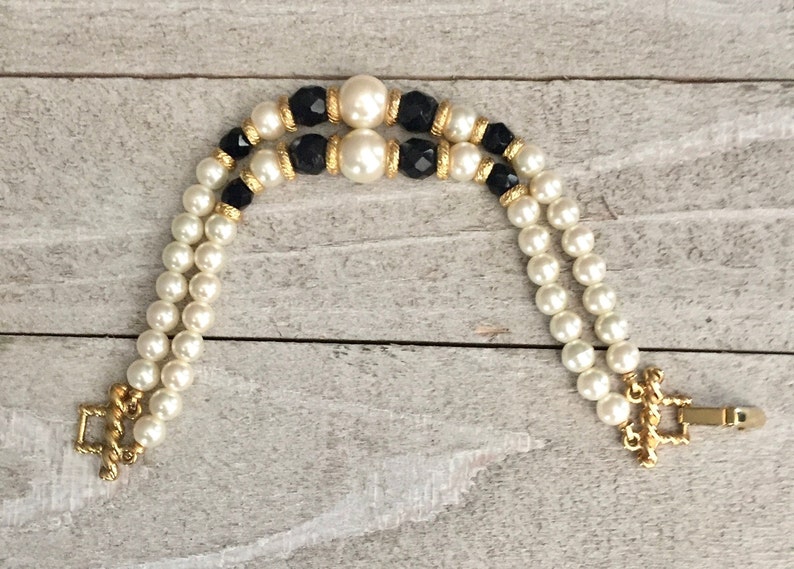 Two Strand Black White Bead Bracelet Faceted Glass Beads Graduated Faux Pearls Gold Tone Spacers Clasp Dressy Vintage 1980s 1990s Gift