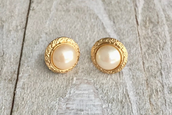 Floral Gold Tone Pearl Clip On Earrings Flower Wr… - image 2