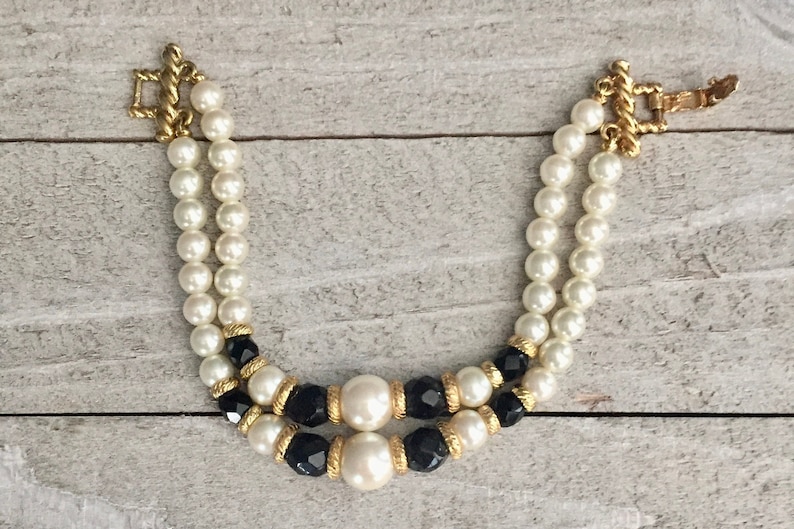 Two Strand Black White Bead Bracelet Faceted Glass Beads Graduated Faux Pearls Gold Tone Spacers Clasp Dressy Vintage 1980s 1990s Gift
