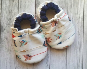 handmade shoes, Cloth baby shoes, Arrow Booties, Soft sole baby shoes, baby boy shoes, arrow baby shoes, baby shower gift, infant booties