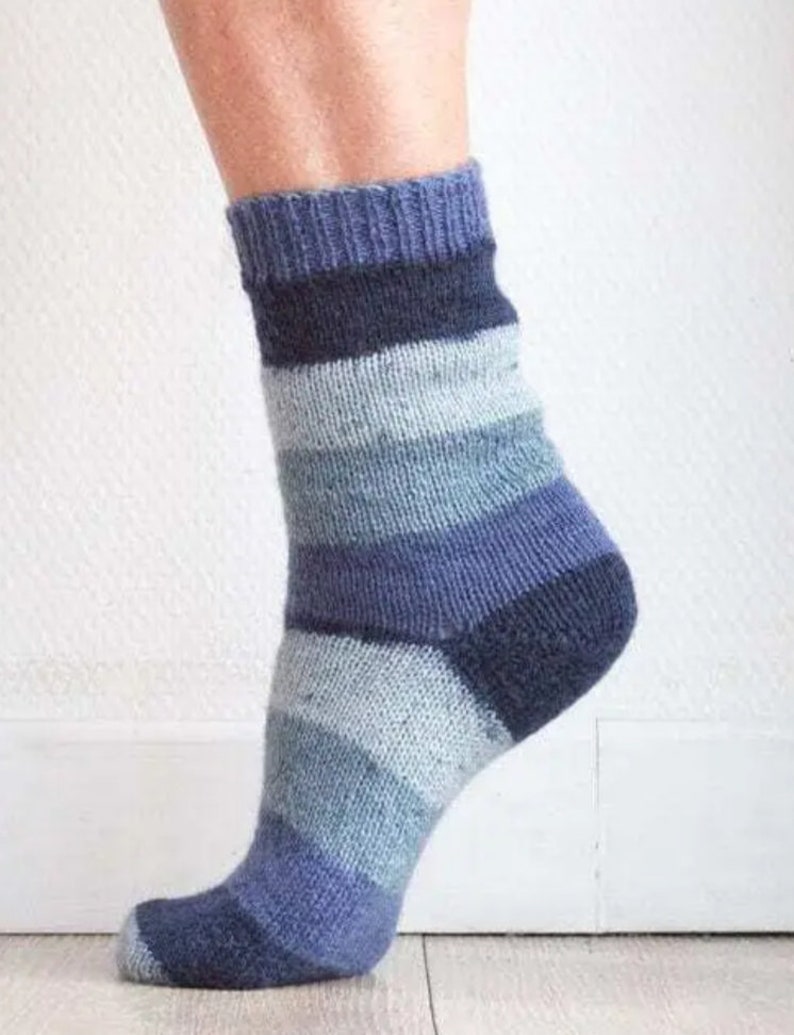 self patterning yarn