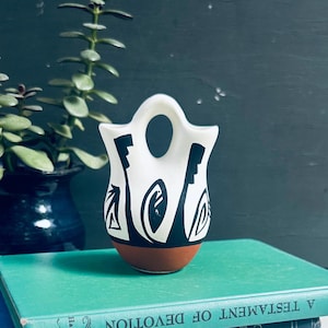 Jarrón pequeño de cerámica nativa americana vintage, jarrón de boda marrón, blanco y negro de 10 cm, jarrón de cerámica nativa americana de doble tallo, estilo suroeste.