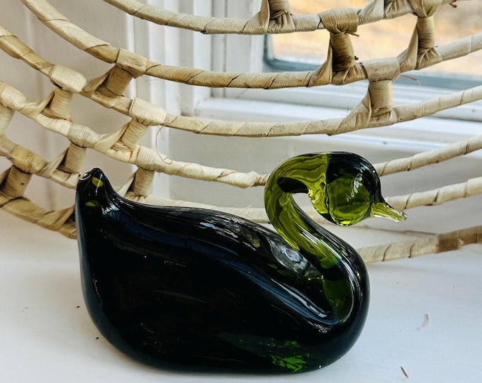 Vintage Mid Century Pilgrim Glass Swan, Hand-Blown Art Glass Figurine 3 inch