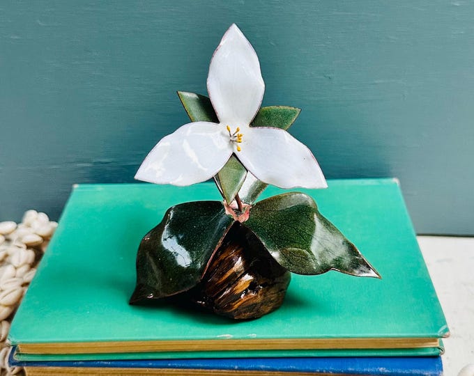 Vintage Trillium Flower Sculpture Enamel Metal Blossom on Burl Wood Base White Woodland Flower Decor
