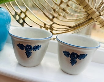 Juego de 2 ramequines vintage Pfaltzgraff Yorktowne de gres azul con estampado floral, ideales para la cocina estilo cottagecore.