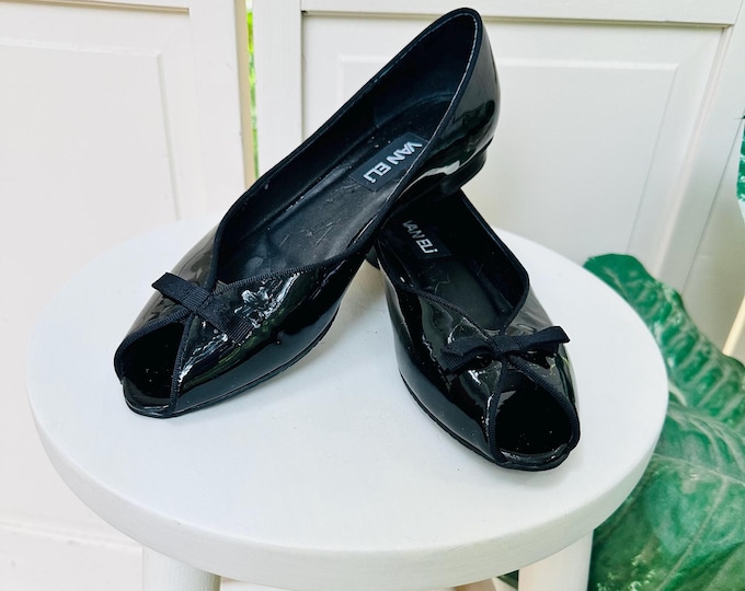 Vintage 1970s Vaneli Flats Black Patent Leather Flats Peep Toe Bows Women's Size 9 Narrow Vintage Black Flat Shoes 70s Shoes Italian Flats