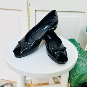 Vintage 1970s Vaneli Flats Black Patent Leather Flats Peep Toe Bows Women&#39;s Size 9 Narrow Vintage Black Flat Shoes 70s Shoes Italian Flats