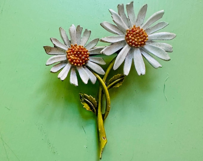 Vintage 1960s Daisy Brooch Arthur Pepper ART Signed Pin Flower Power Hippie Brooch Vintage Boho Pin White Daisy Flower Pin Costume Jewelry