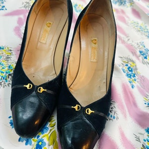 Vintage Gucci Pumps, Black Gucci Heels, Gold Hardware, Women&#39;s Size 6.5 / 37 EU Vintage Designer Shoes, Vintage Luxury Shoes, Iconic Vintage