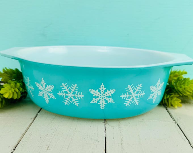 Vintage Pyrex Turquoise Casserole Dish, Snowflake Garland pattern, 043, 1 1/2 Quart, Oval Dish