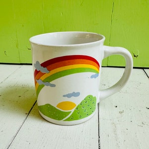 Caneca Arco-Íris Vintage dos Anos 80, Caneca LGBTQ+, Caneca de Café Arco-Íris, Xícara de Café Vintage, Decoração de Cozinha dos Anos 80, Xícara de Café Retrô Vintage
