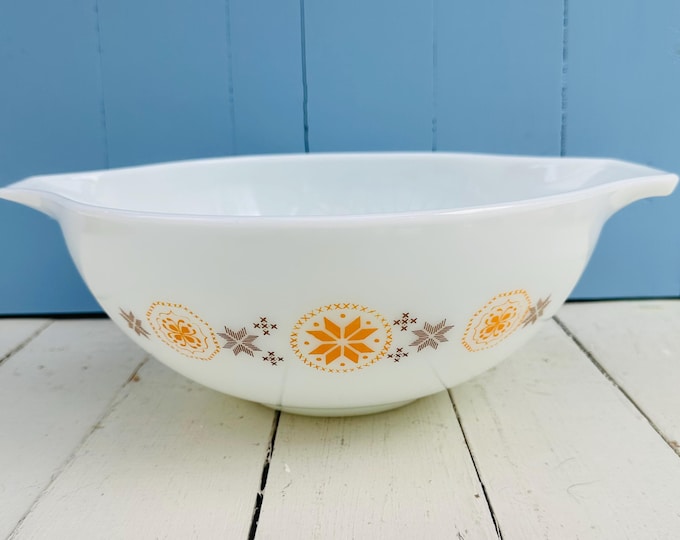 Vintage Pyrex Town and Country Cinderella 4-quart Mixing Bowl, #444